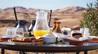 Sleeping in a Luxury Tent in Merzouga Desert ! 住宿飯店