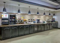 La Quinta Inn & Suites by Wyndham Little Rock - Bryant - breakfast