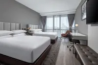 Four Points by Sheraton Flushing Hotels near St John's University
