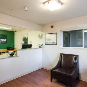 HomeTowne Studios Denver - Thornton