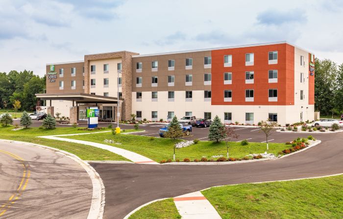 Holiday Inn Express & Suites ELKHART NORTH by IHG