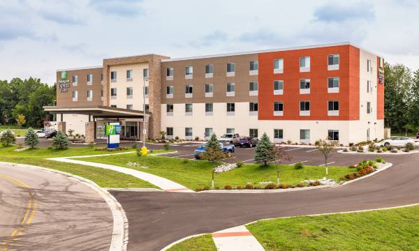 Holiday Inn Express & Suites Elkhart North by IHG
