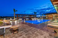 Hotel Indigo SPRING – WOODLANDS AREA by IHG - Pools