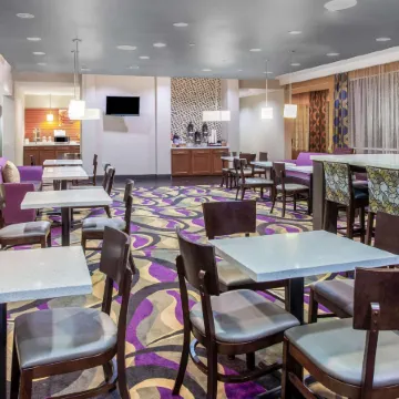 La Quinta Inn & Suites by Wyndham Luling Отели в г. Лулинг