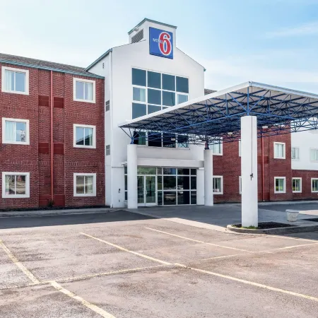Motel 6 Newport, TN