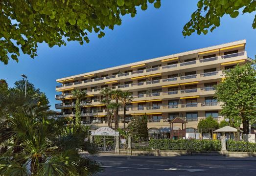 3. H4 호텔 아르..