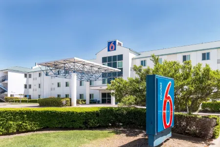 Motel 6 Irving, TX - DFW Airport North