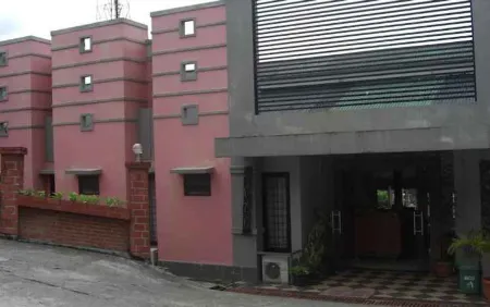 Hotel New Season Отели рядом с достопримечательностью «JAYAPURA CITY VIEW»