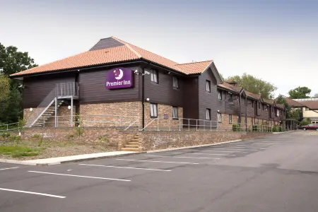 Premier Inn Chessington Отели в г. Эпсом