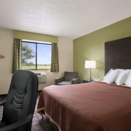 Super 8 by Wyndham Saginaw