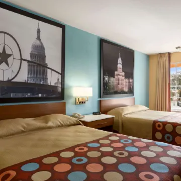 Super 8 by Wyndham Austin Downtown/Capitol Area