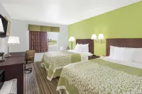 Days Inn by Wyndham York - parking