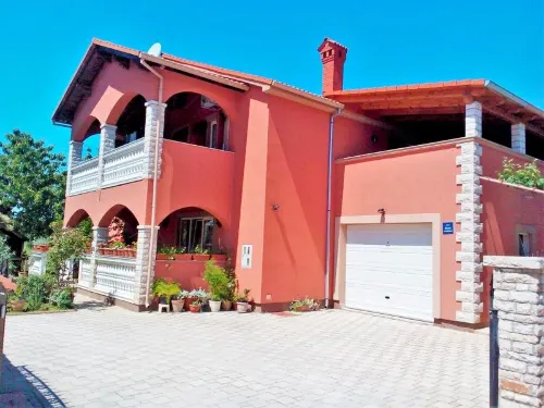 Apartments Anto 1296 Hotels in Liznjan