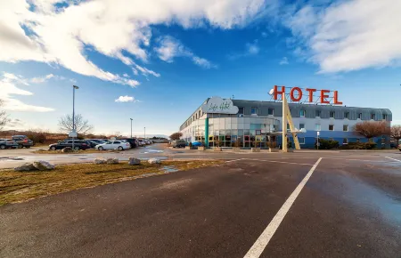 LifeHotel Vienna Airport Отели в г. Фишаменд