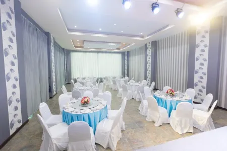 Hansanan Hotel Отели рядом с достопримечательностью «Wat Phra Si Rattana Mahathat»