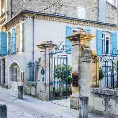 Les Trois Lys Hotel Exterior