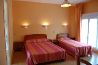 Hôtel des Couronnes Châteaudun Hotels in Donnemain-Saint-Mamès