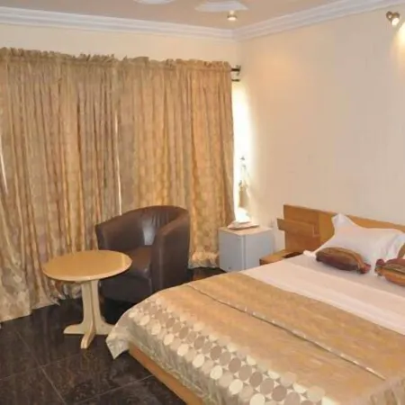 Solitude Hotel Yaba