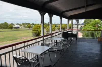 Royal Gatton Hotel - Bintang 3