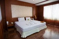 Ayutthaya Grand Hotel Hoteles en Uthai