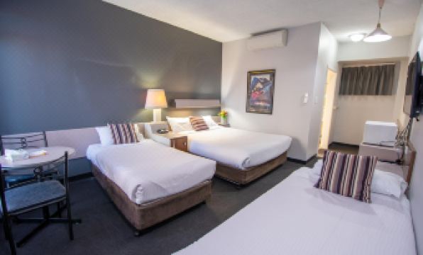 The Mid City Motor Lodge