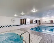 Comfort Inn East - Hot Tub