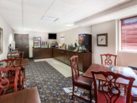 Days Inn by Wyndham Grand Island I-80 Hotels in Alda