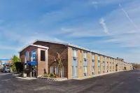 Days Inn by Wyndham Rockford I-90 Casino District - parking