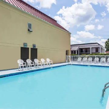 Days Inn by Wyndham Dillon