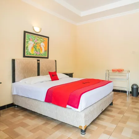 RedDoorz @ Panglima Sudirman Madiun Отели в г. Мадиун