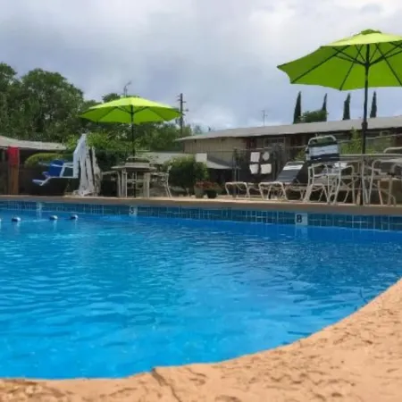 Red Bluff Inn