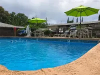 Red Bluff Inn - Pools