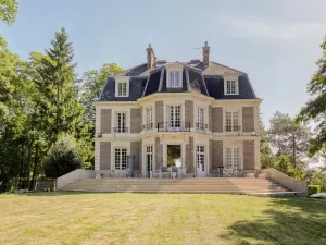 Château d 'Avesnes "Le Castelet"