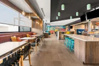 Tru by Hilton Portland Airport - Airport Shuttle