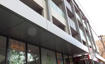 2. 하이 아파트먼트..