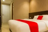 RedDoorz Plus @ Dipatiukur Hoteles en Lebak Gede