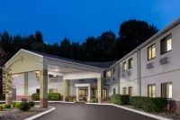 Super 8 by Wyndham Grove City Hotels in Springfield Township