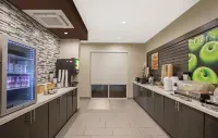 La Quinta Inn & Suites by Wyndham Fayetteville - breakfast