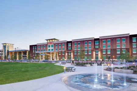 Hilton Garden Inn Manhattan Отели рядом с достопримечательностью «Flint Hills Discovery Center»