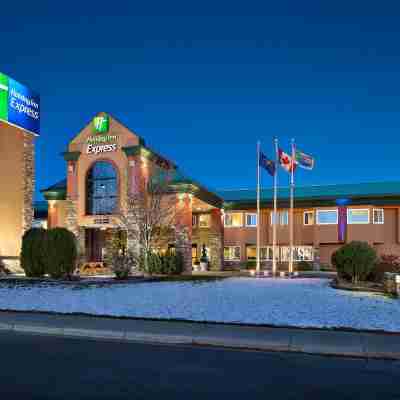 Holiday Inn Express Red Deer Hotel Exterior