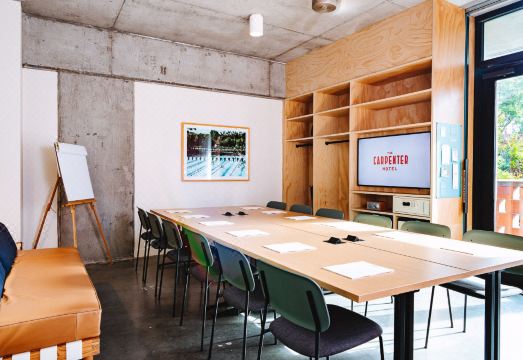 1. 더 카펜터 호텔..