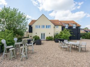 The Pheasant Pub at Gestingthorpe Stylish Boutique Rooms in the Coach House