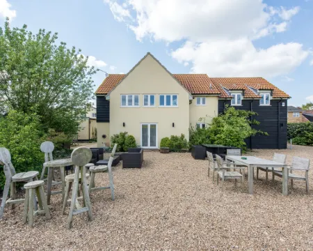 The Pheasant Public House & Hotel Hotels in Halstead