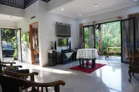 RiverSide Villa - Rumah Sawah Sentul Hotel a Sukamakmur