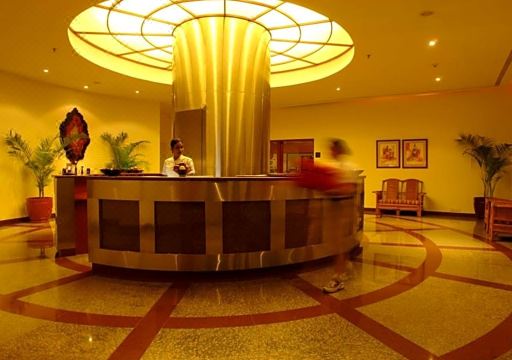 더 라리트 뭄바이 수영장