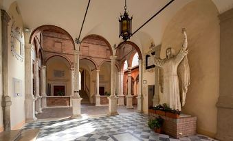 3. Hotel Al..