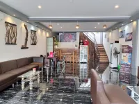 Art Doorz Homestay Istana Gandrung Kabat酒店