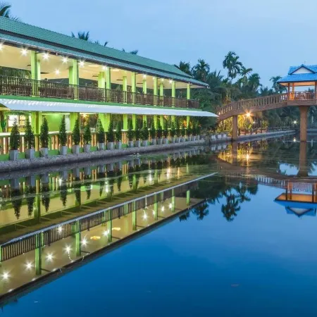 Coconut Resort Отели рядом с достопримечательностью «Мае Рампхуенг Бич»