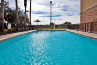 Holiday Inn Express & Suites LARGO-CLEARWATER by IHG - piscina