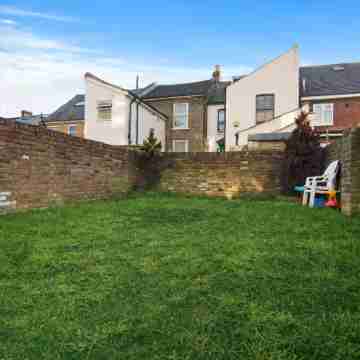 White Roost - Stylish Apartments - 16Min from Stratford International Hotel Exterior